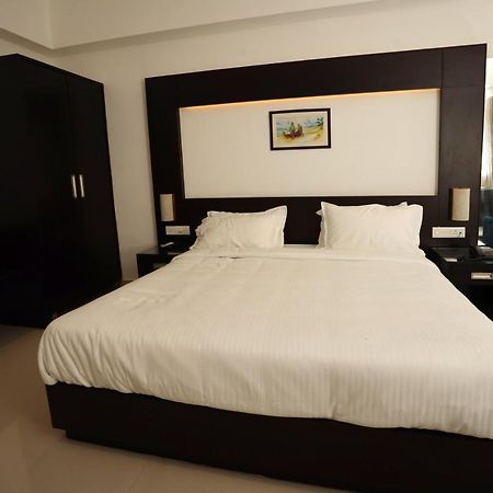 Loveland Residency Kochi Buitenkant foto