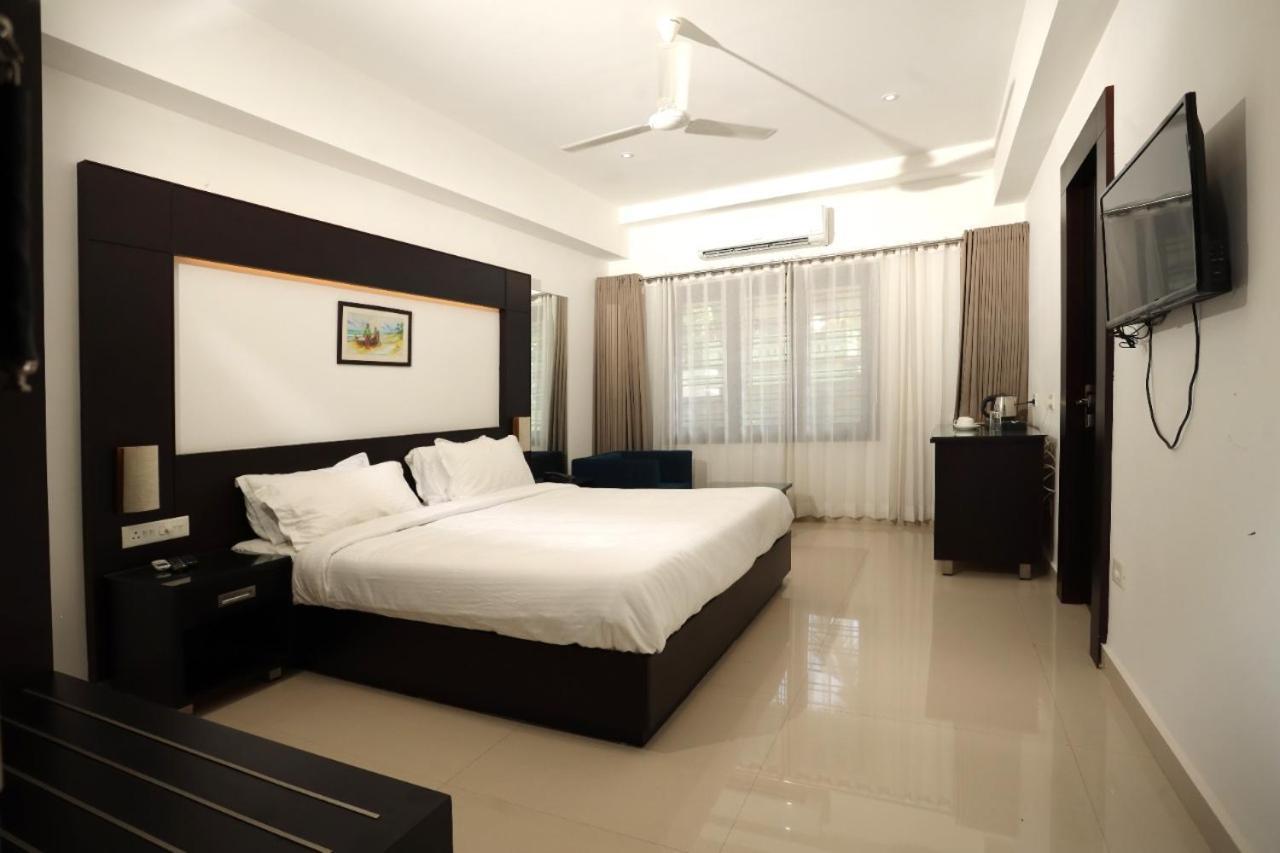 Loveland Residency Kochi Buitenkant foto