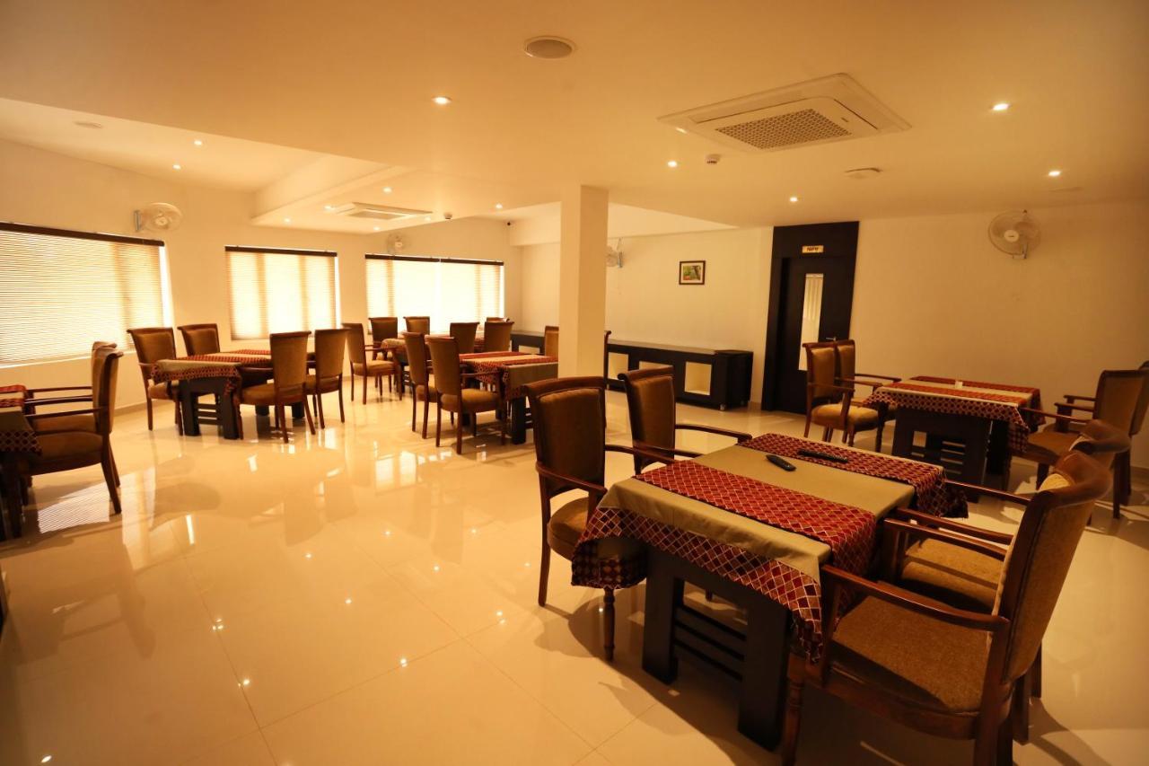 Loveland Residency Kochi Buitenkant foto