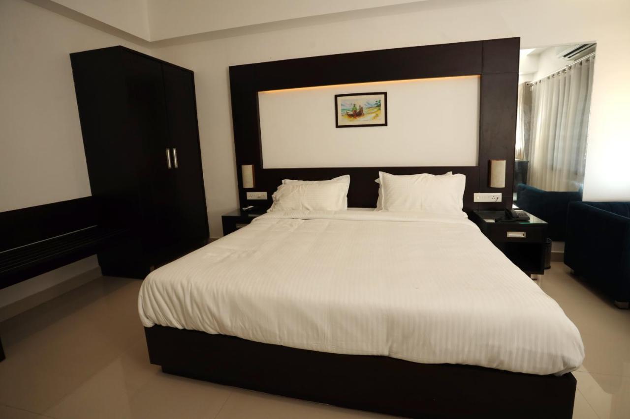 Loveland Residency Kochi Buitenkant foto