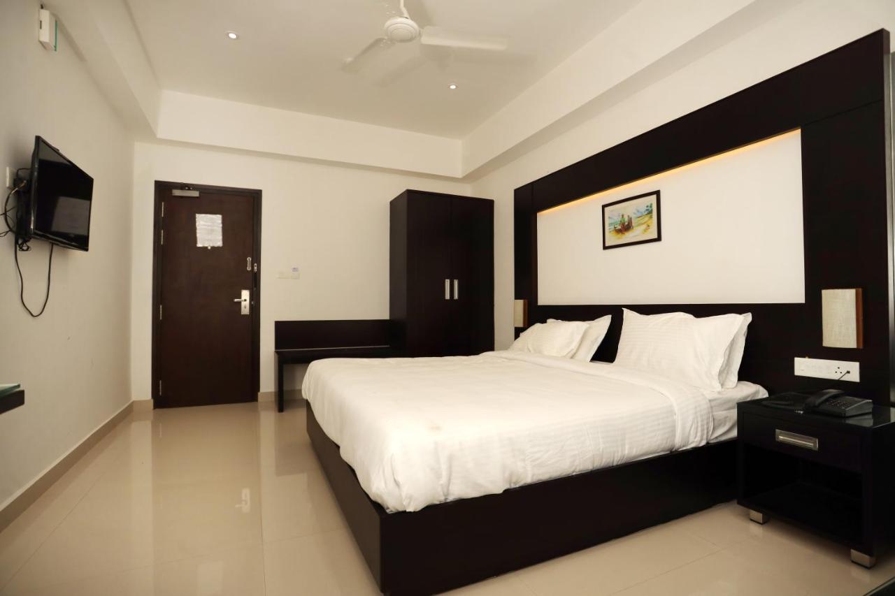 Loveland Residency Kochi Buitenkant foto