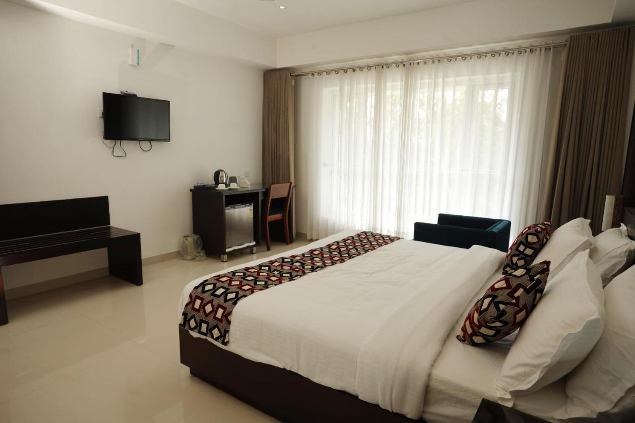 Loveland Residency Kochi Buitenkant foto